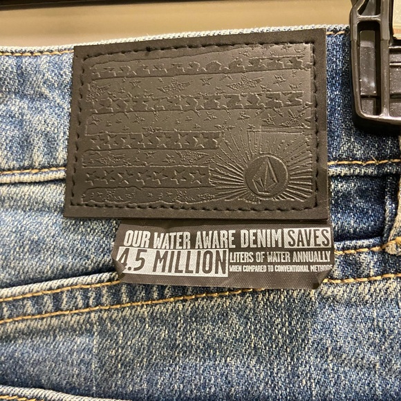 Volcom Shorts - Picture 4 of 5